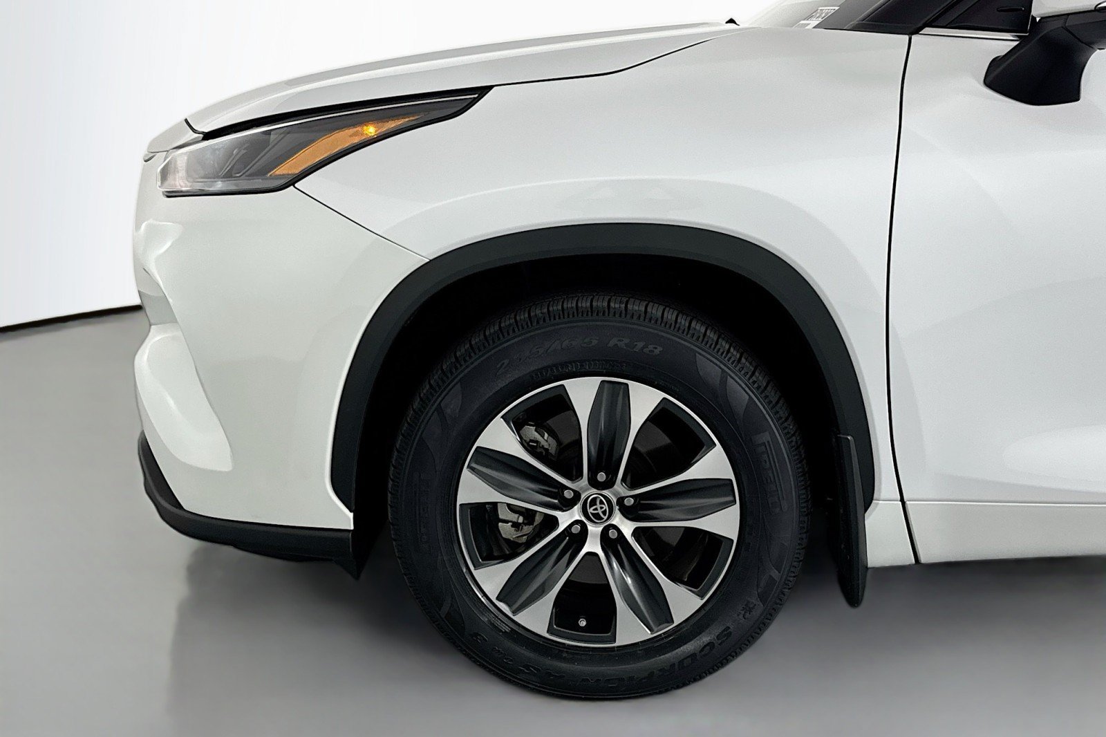 Used 2023 Toyota Highlander XLE AWD/4WD image 11