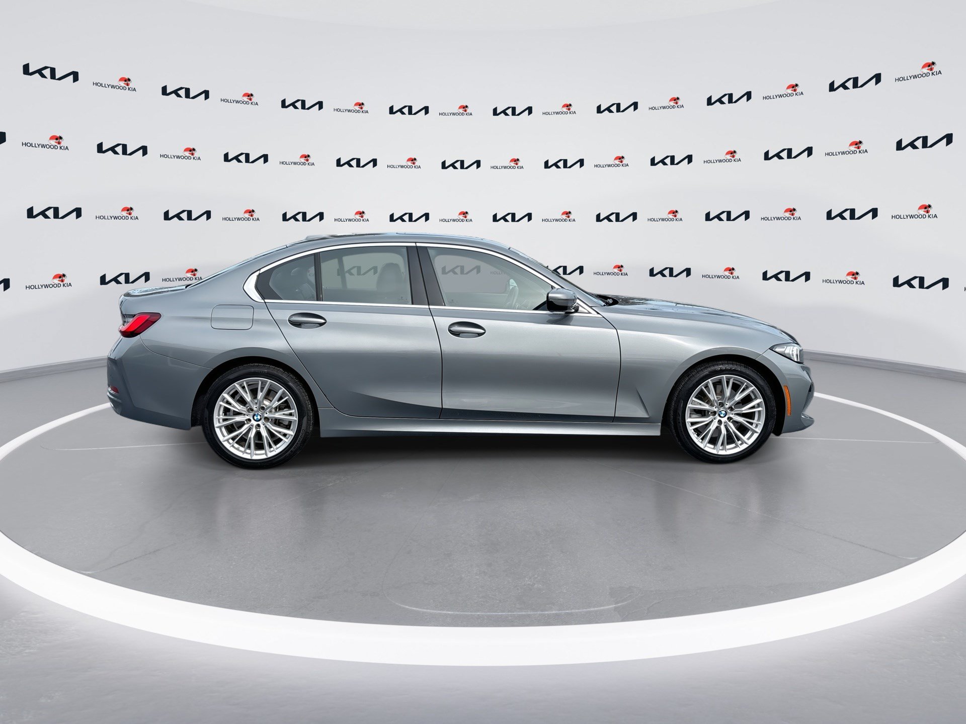 Used 2024 BMW 330i Sedan w/ Premium Package RWD image 9