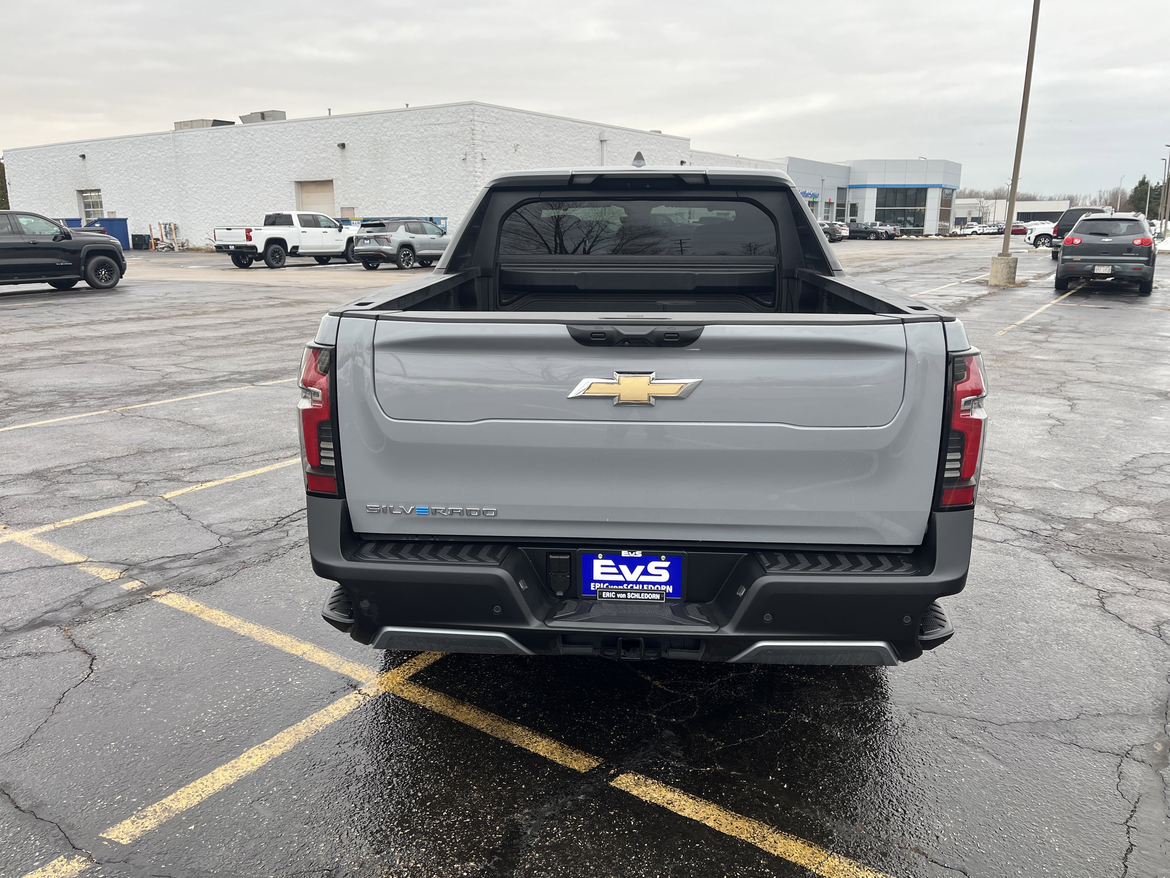 Used 2025 Chevrolet Silverado EV LT w/ LT Premium Package image 5