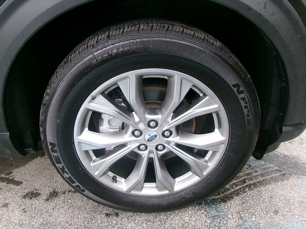 Used 2022 Ford Explorer Limited w/ Equipment Group 301A AWD/4WD image 7