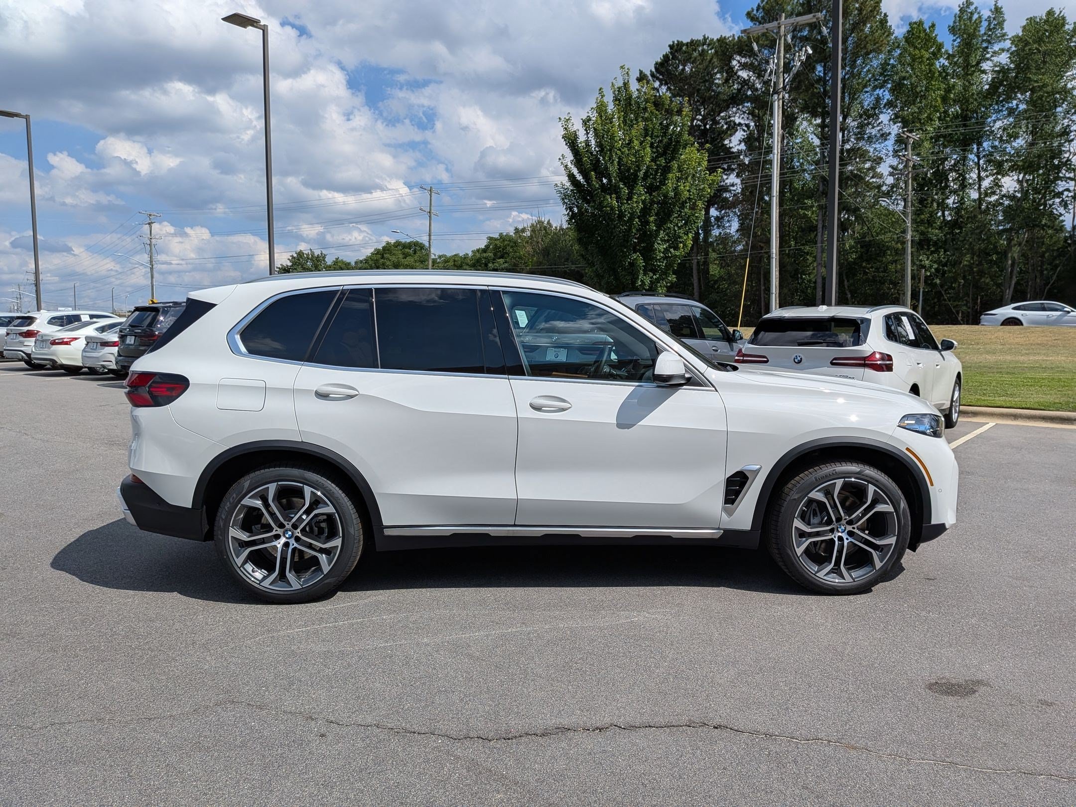New 2026 BMW X5 xDrive40i w/ Premium Package AWD/4WD image 2