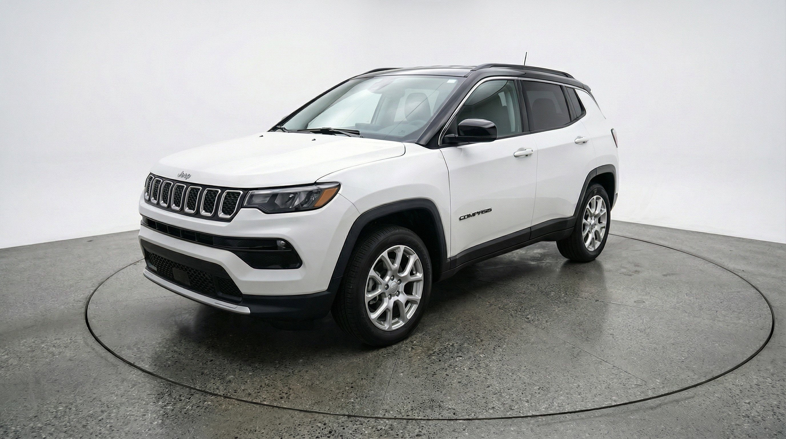 Used 2025 Jeep Compass Limited AWD/4WD image 3