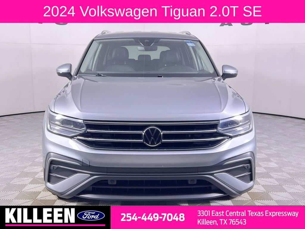 Used 2024 Volkswagen Tiguan SE image 2