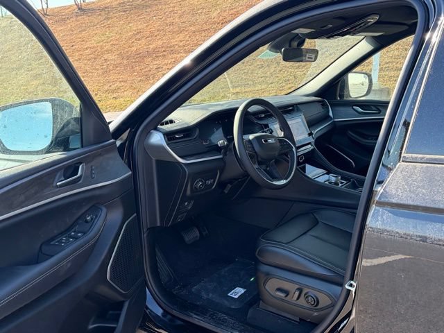 New 2026 Jeep Grand Cherokee Limited w/ Limited Altitude Package AWD/4WD image 15
