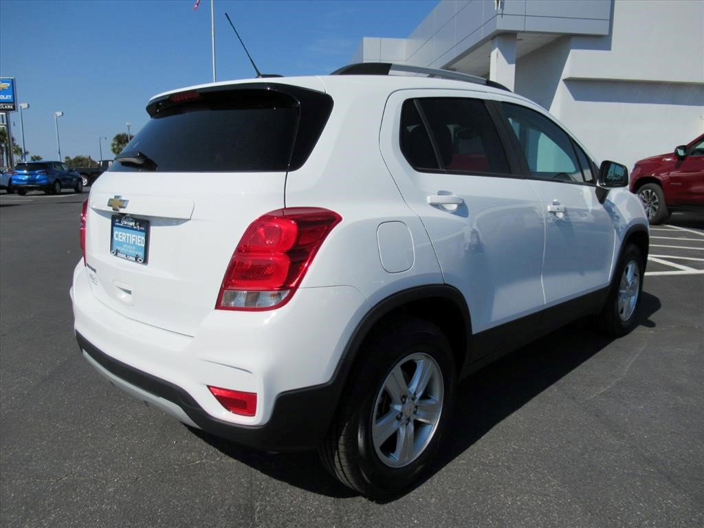 Certified 2022 Chevrolet Trax LT w/ LT Convenience Package AWD/4WD image 5