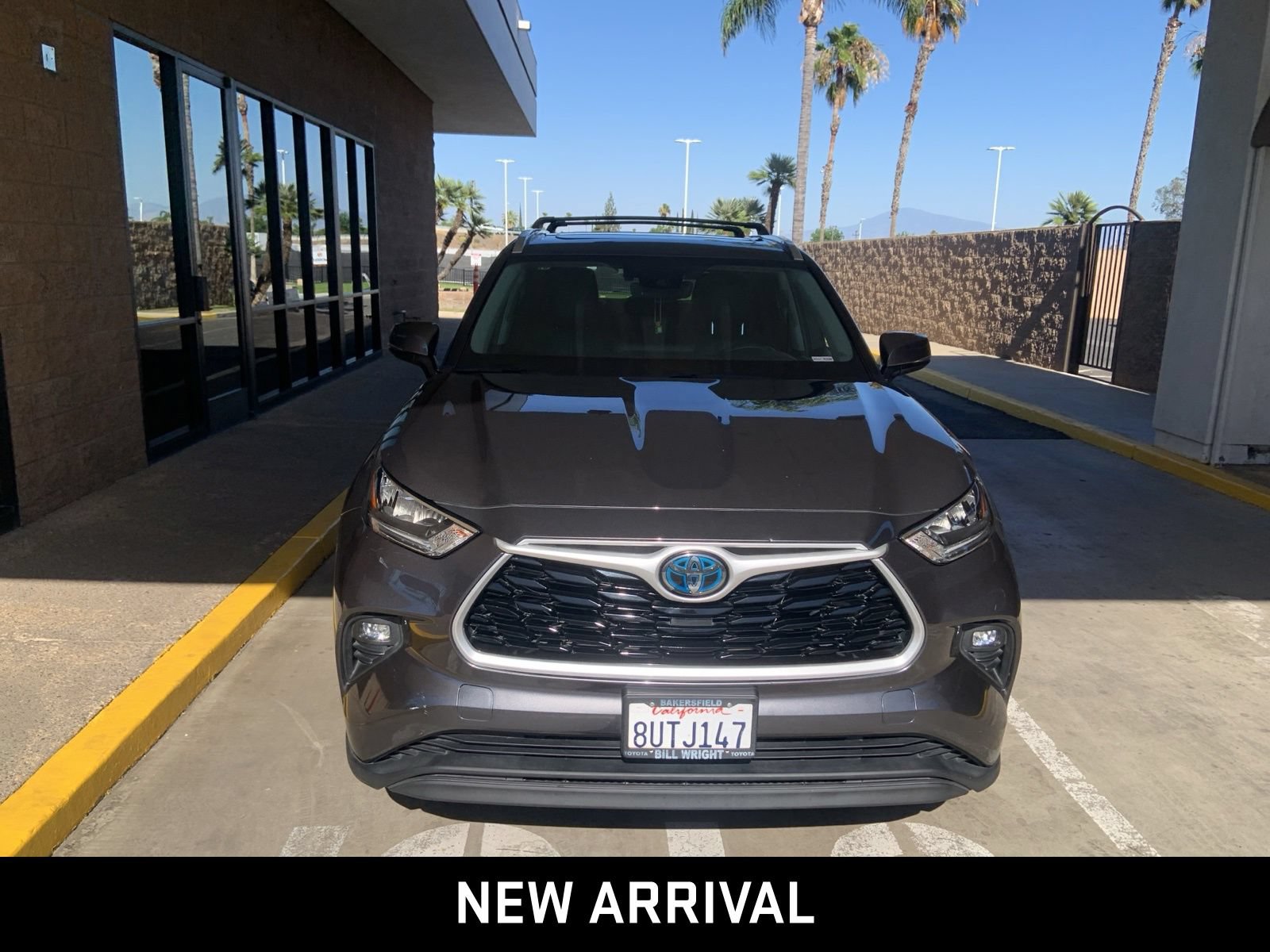 Used 2020 Toyota Highlander XLE FWD video 2