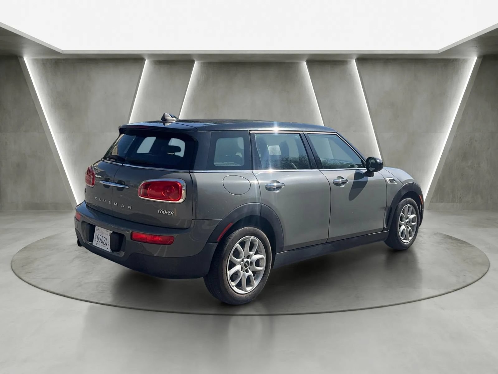 Used 2016 MINI Cooper Clubman FWD image 3