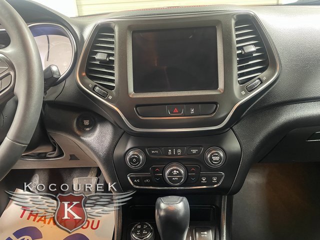 Used 2022 Jeep Cherokee Trailhawk image 16