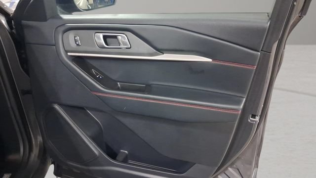 Used 2025 Ford Explorer ST-Line AWD/4WD image 17