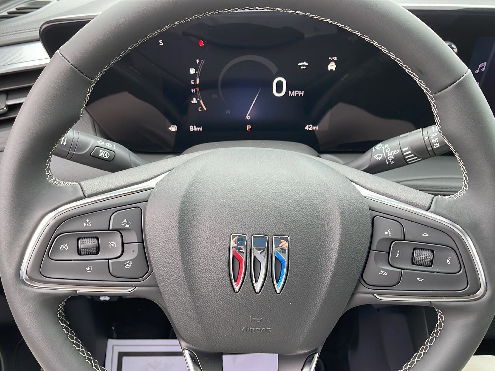 Used 2025 Buick Encore GX Avenir w/ Avenir Technology Package image 9