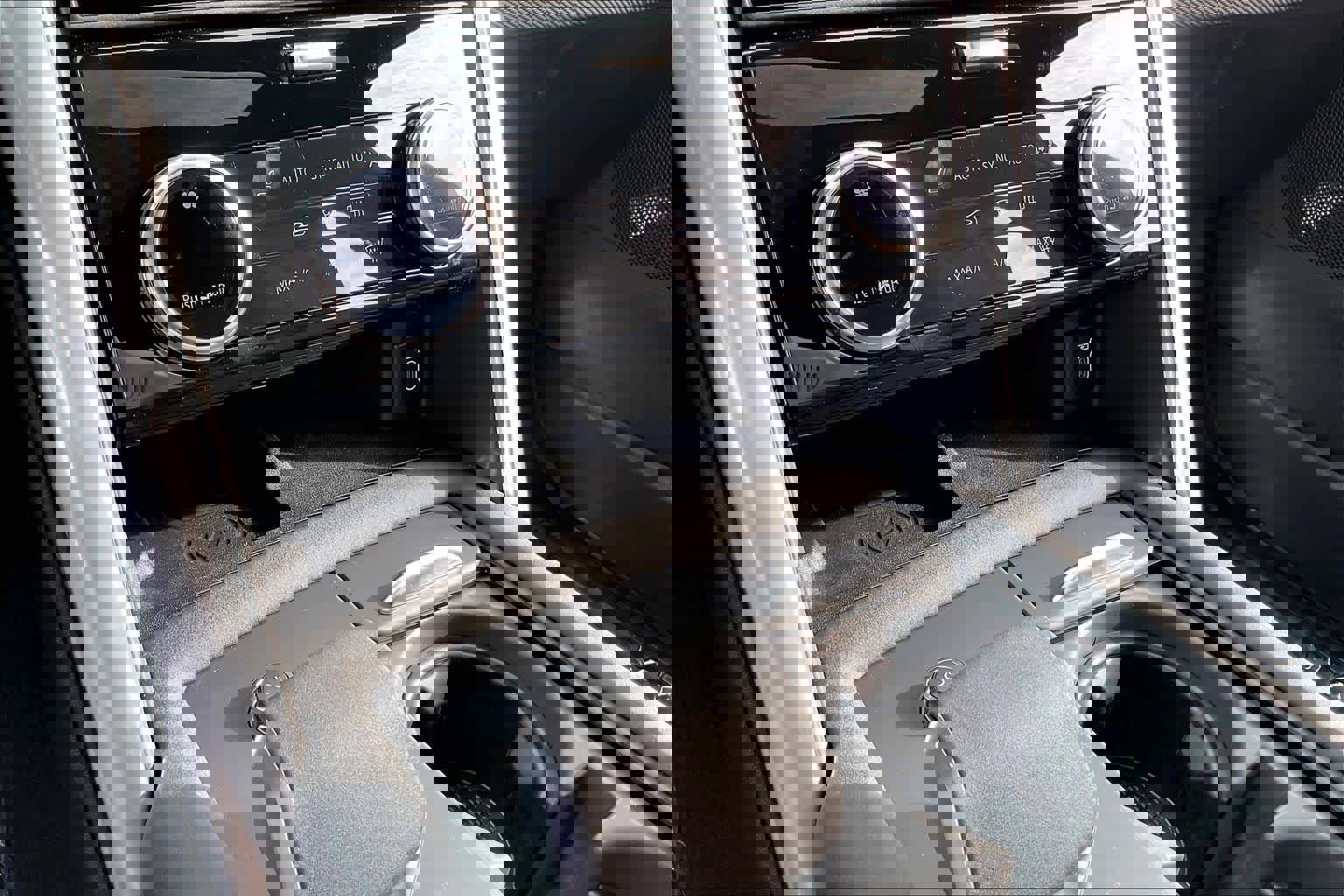 New 2026 Land Rover Discovery Dynamic SE image 23