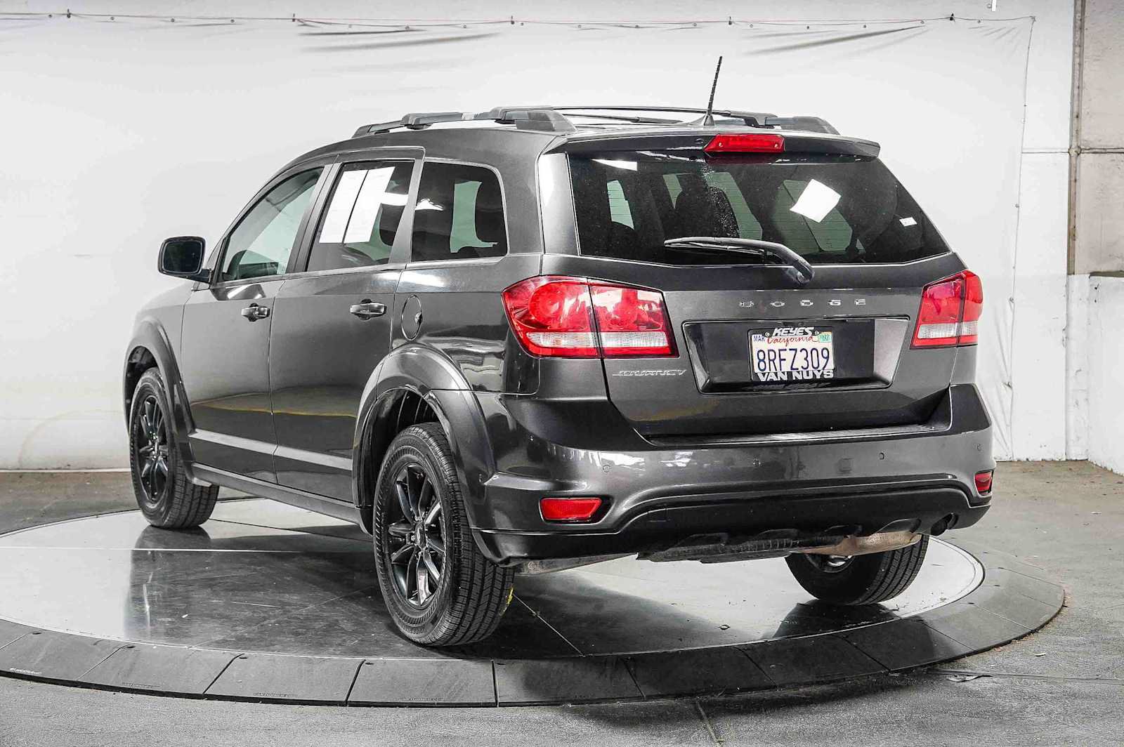 Used 2019 Dodge Journey SE w/ Premium Group FWD image 2