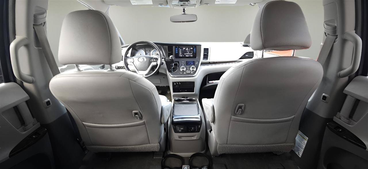 Used 2017 Toyota Sienna XLE Premium w/ Outdoor Package AWD/4WD image 26