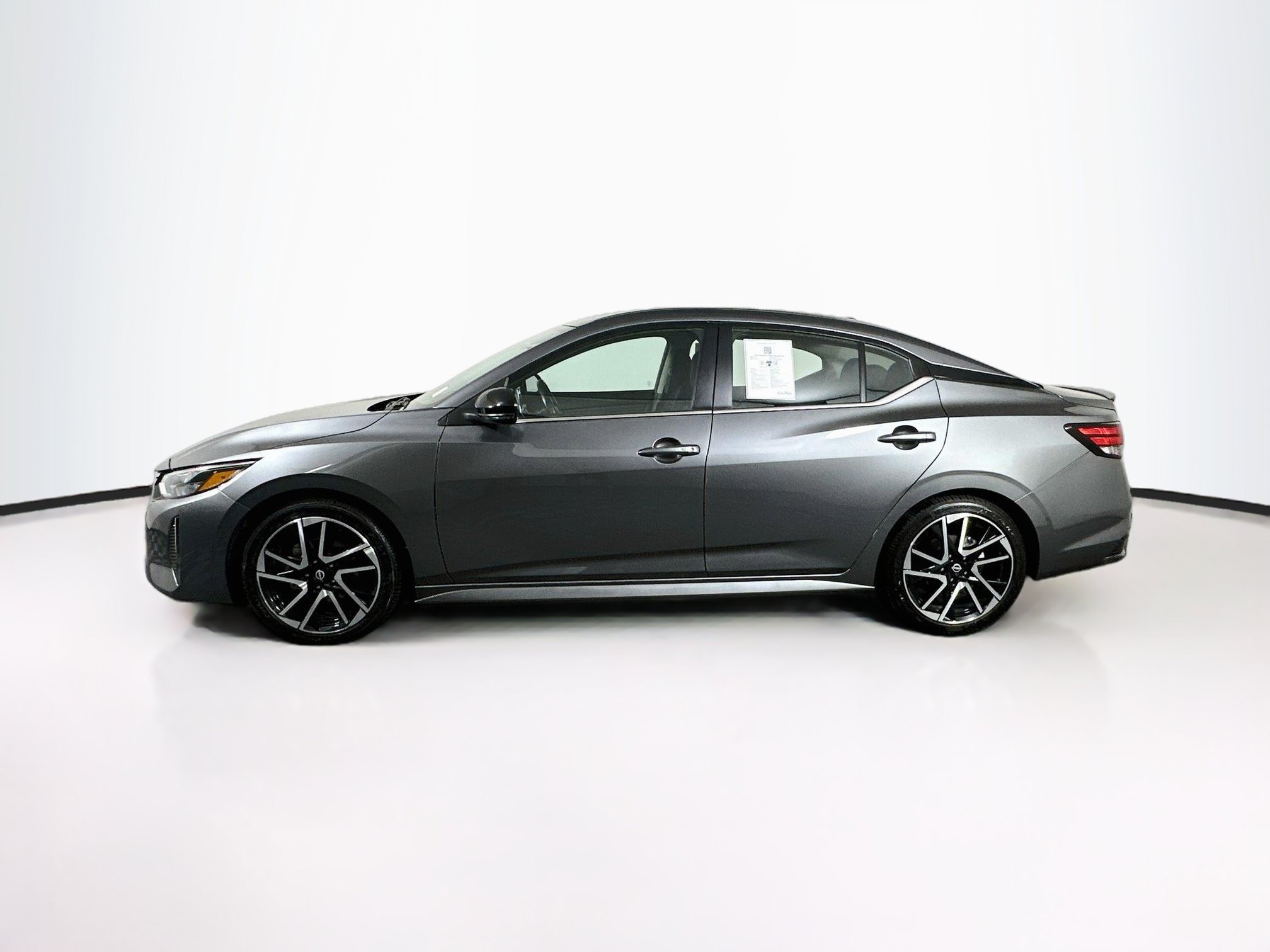 Used 2025 Nissan Sentra SR FWD image 4