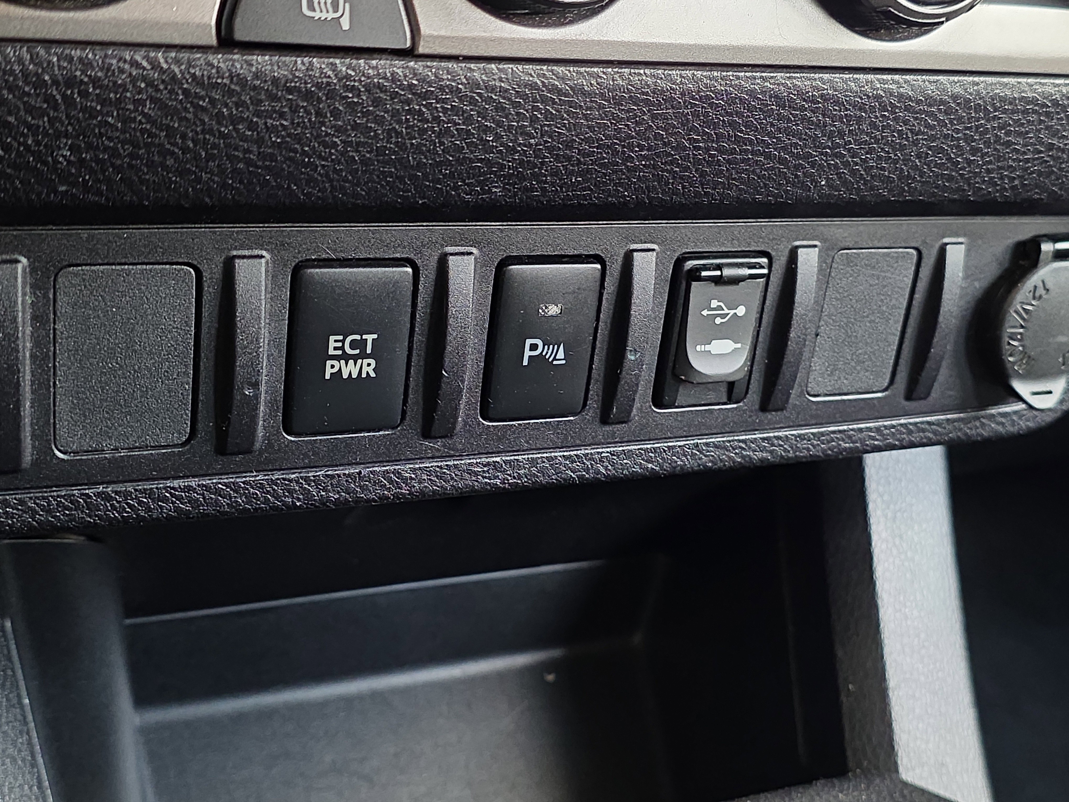 Used 2017 Toyota Tacoma SR5 w/ Tow Package image 23