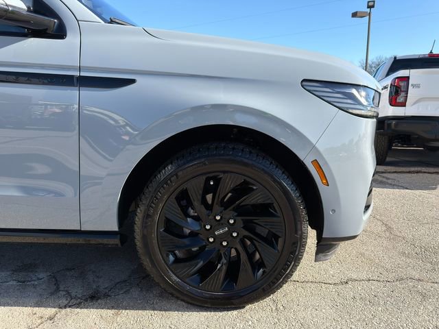 Used 2025 Lincoln Navigator Reserve w/ Jet Appearance Package image 9
