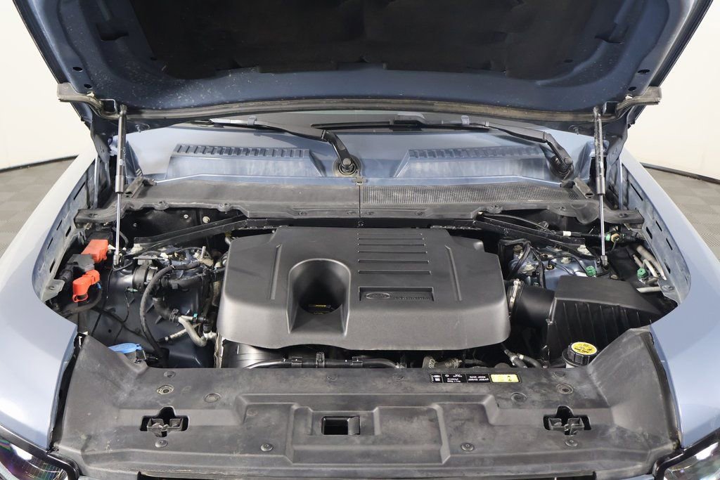 Used 2023 Land Rover Defender 110 SE image 15