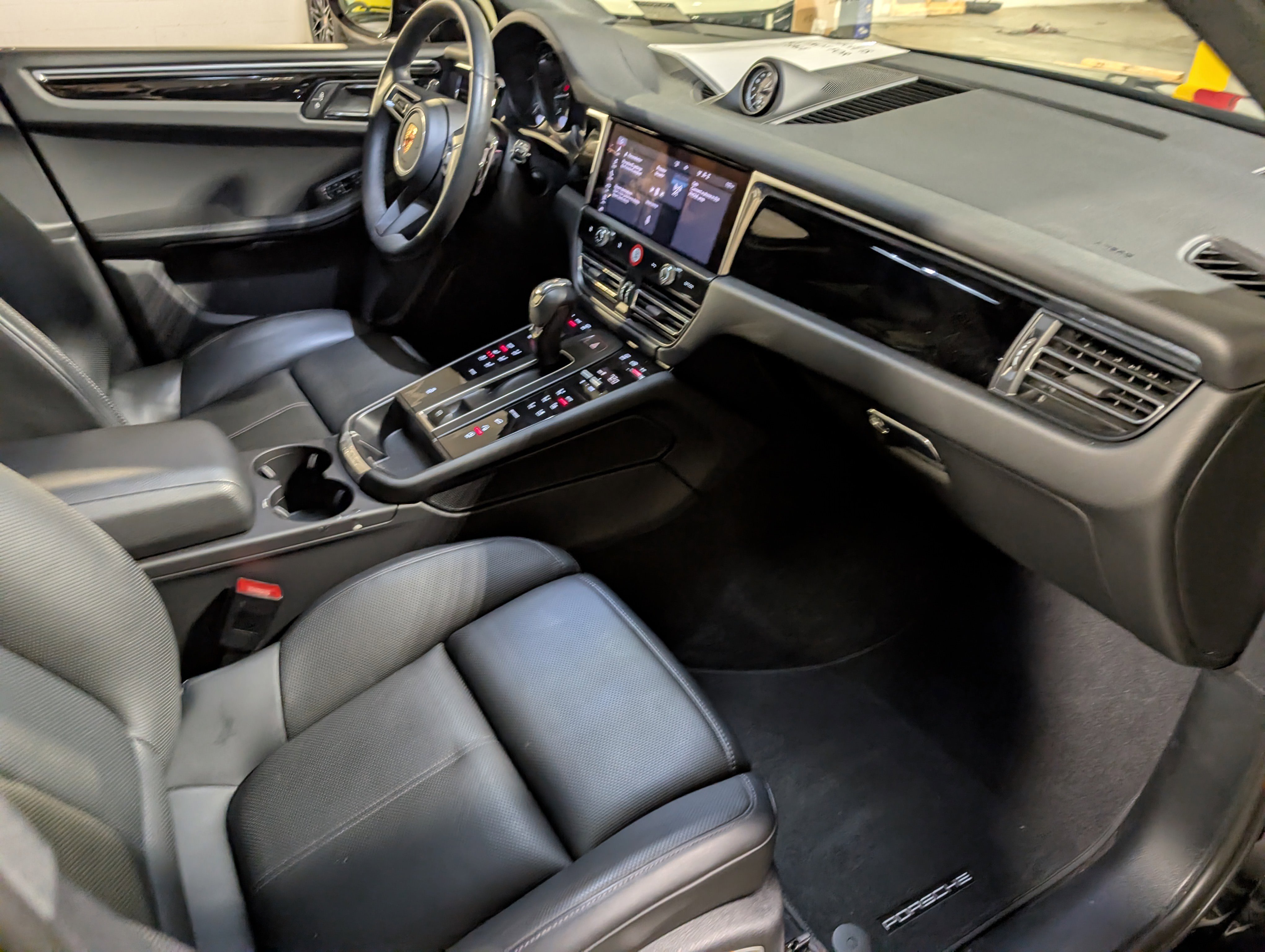 Used 2024 Porsche Macan image 25