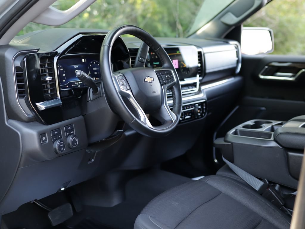 Used 2023 Chevrolet Silverado 1500 LT AWD/4WD image 9
