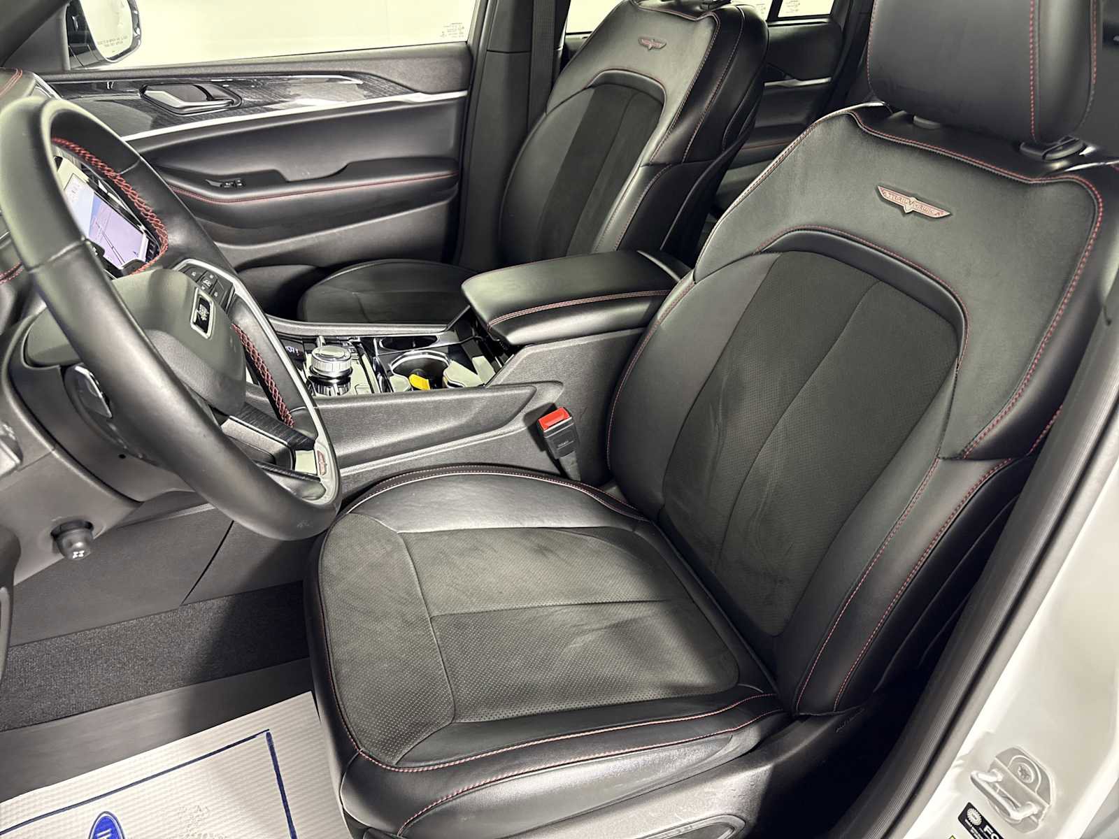 Used 2022 Jeep Grand Cherokee Trailhawk w/ Luxury Tech Group III image 24