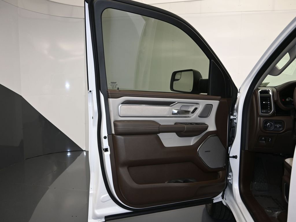 New 2026 RAM 1500 Laramie AWD/4WD image 10