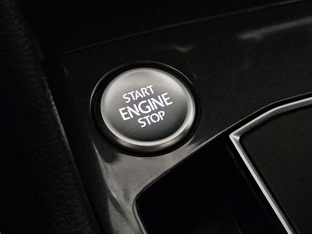 Used 2020 Volkswagen Tiguan SEL image 18