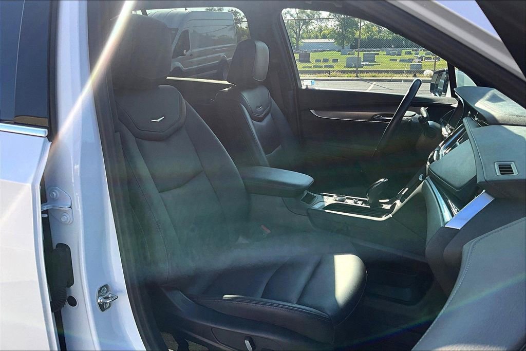 Used 2024 Cadillac XT6 Luxury w/ LPO, Floor Liner Package image 7