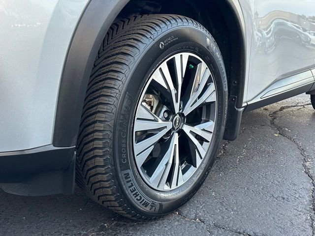 Certified 2022 Nissan Rogue SV w/ SV Premium Package AWD/4WD image 11