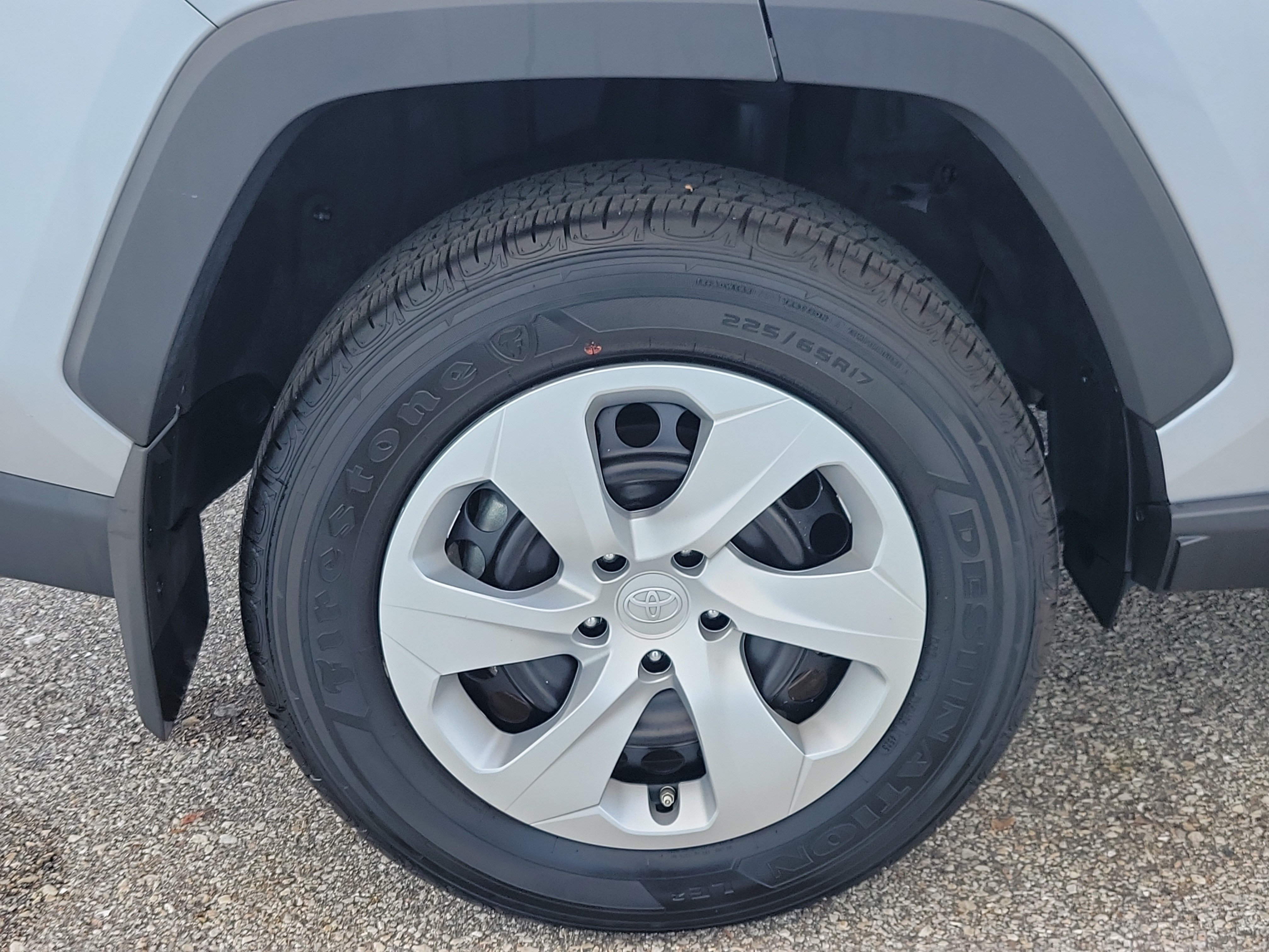 Used 2025 Toyota RAV4 LE AWD/4WD image 11