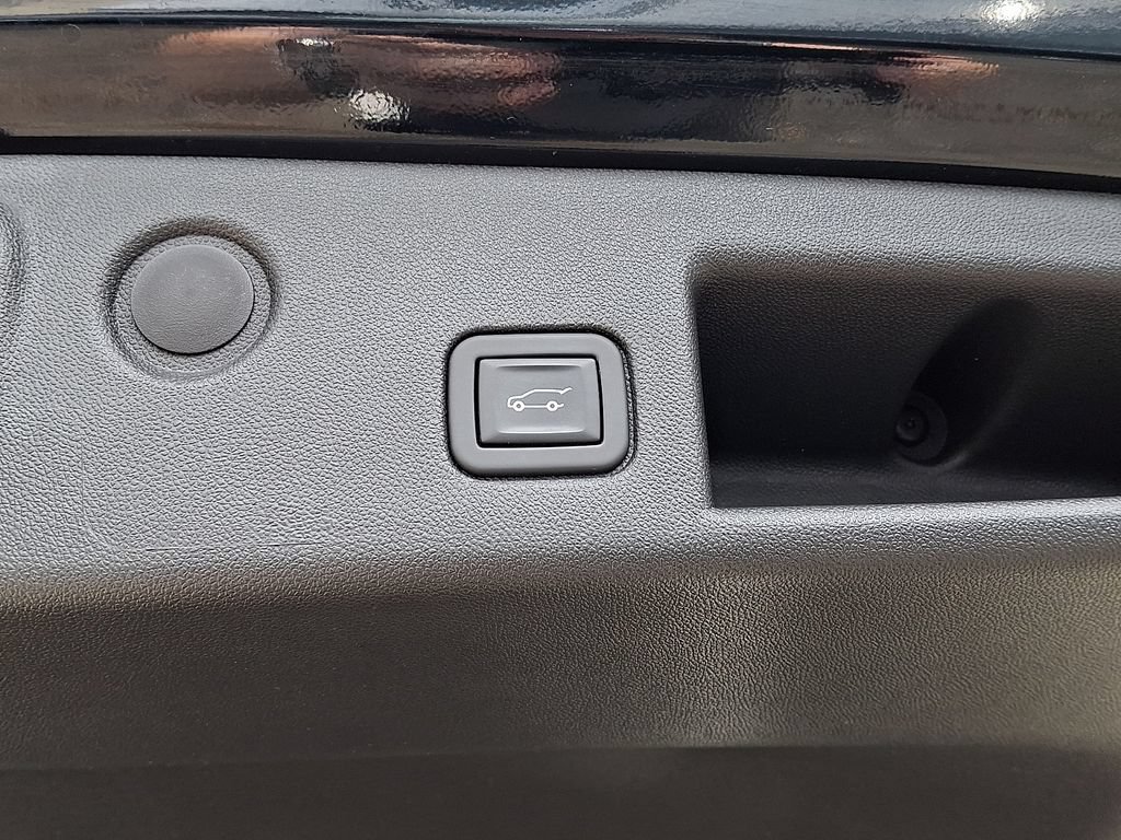 Used 2023 Chevrolet Equinox LT FWD image 28