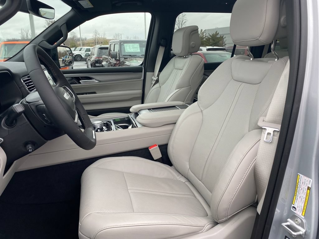 New 2026 Jeep Grand Wagoneer L 4WD w/ Premium Group I image 21