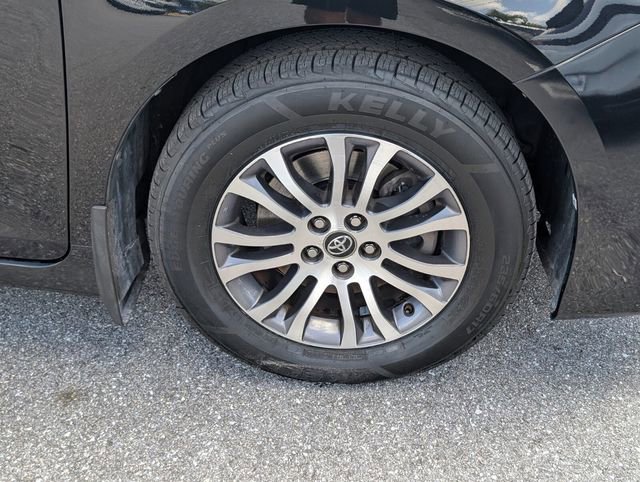 Used 2019 Toyota Sienna XLE w/ XLE Navigation Package FWD image 20