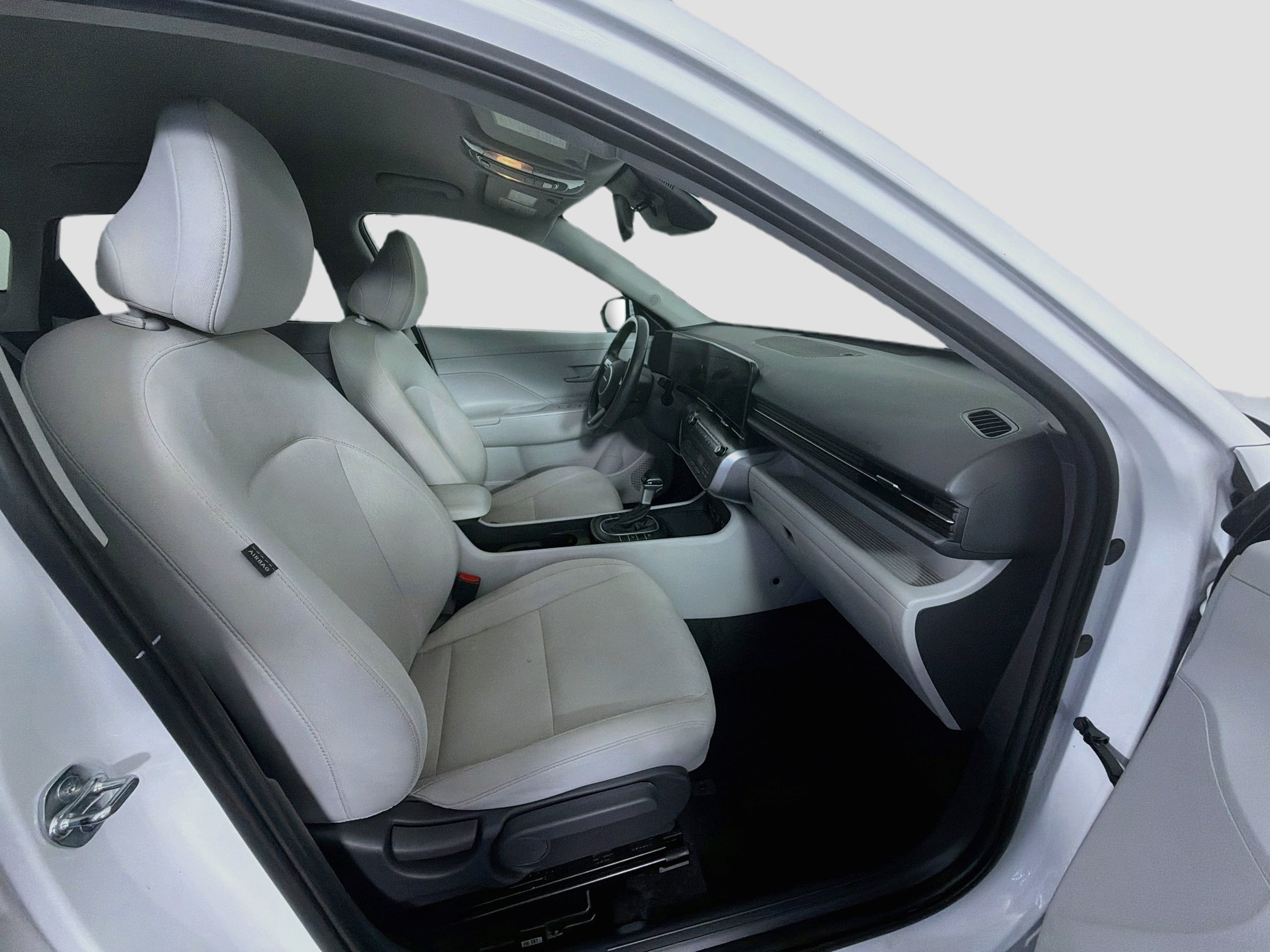 Used 2025 Hyundai Kona SEL FWD image 30