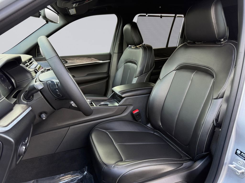 New 2025 Jeep Grand Cherokee Limited image 11