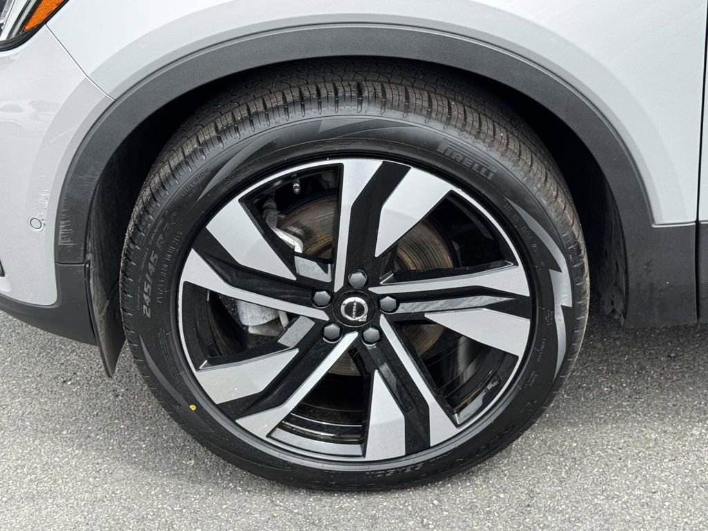 Used 2023 Volvo XC40 B5 Plus w/ Protection Package Premier AWD/4WD image 8