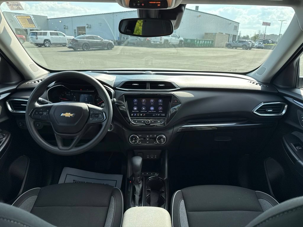 Used 2022 Chevrolet TrailBlazer LT w/ Convenience Package FWD image 13