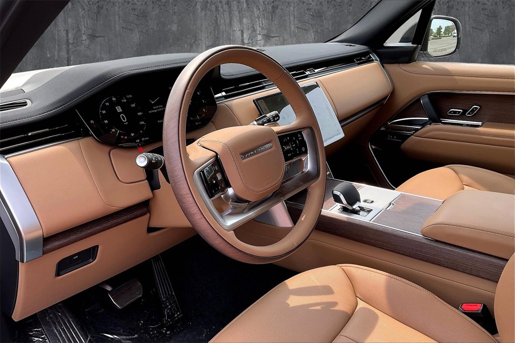New 2025 Land Rover Range Rover SE image 7