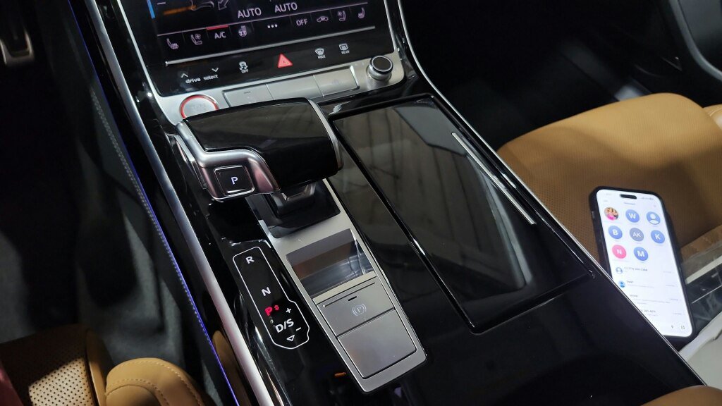 Used 2020 Audi S8 L w/ S8 Executive Package AWD/4WD image 30