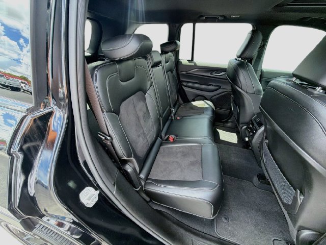 Used 2024 Jeep Grand Cherokee Altitude RWD image 29