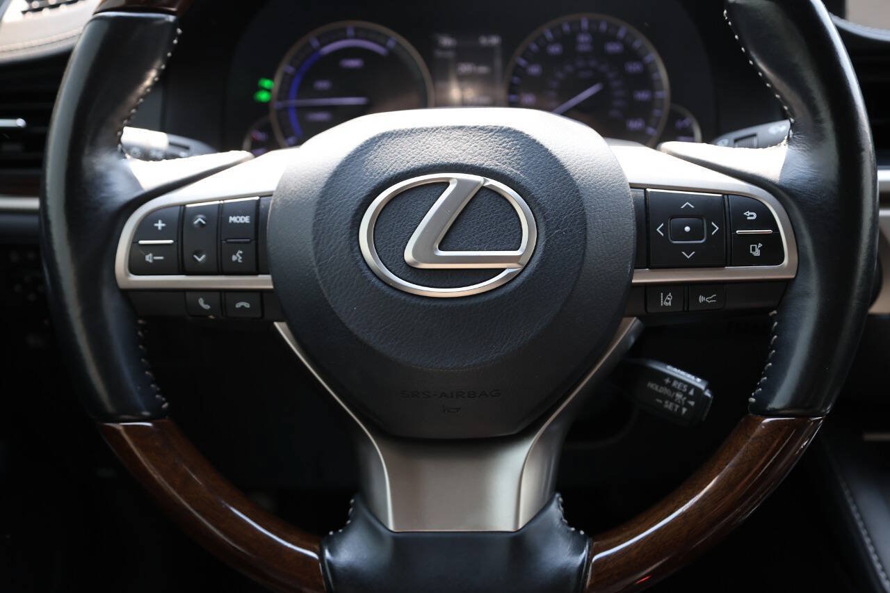 Used 2018 Lexus ES 300h w/ Navigation Package FWD image 18