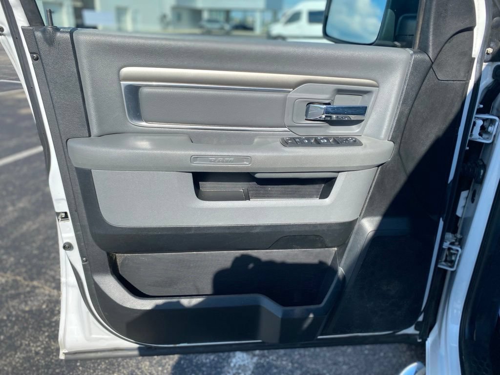 Used 2018 RAM 1500 Classic SLT AWD/4WD image 19