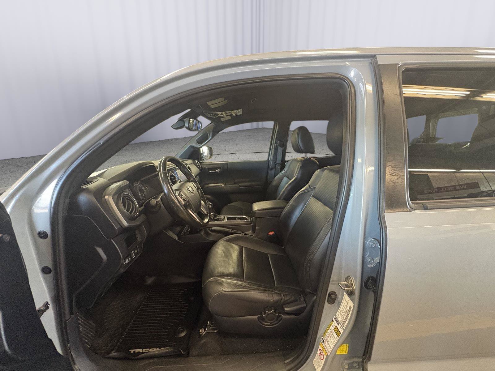 Used 2019 Toyota Tacoma TRD Off-Road AWD/4WD image 22