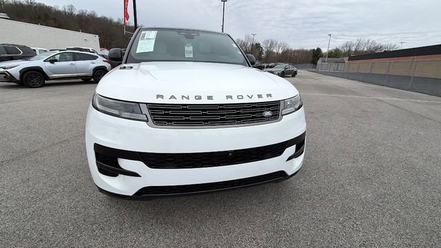 Used 2025 Land Rover Range Rover Sport SE image 8