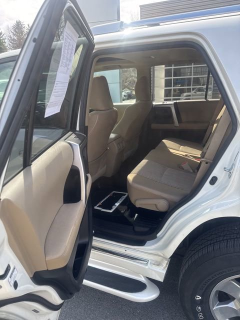 Used 2011 Toyota 4Runner SR5 w/ Convenience Pkg image 19
