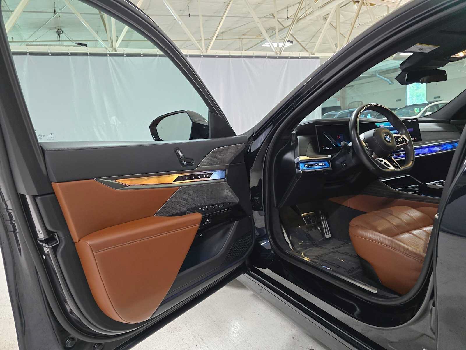 Used 2023 BMW 760i xDrive AWD/4WD image 19