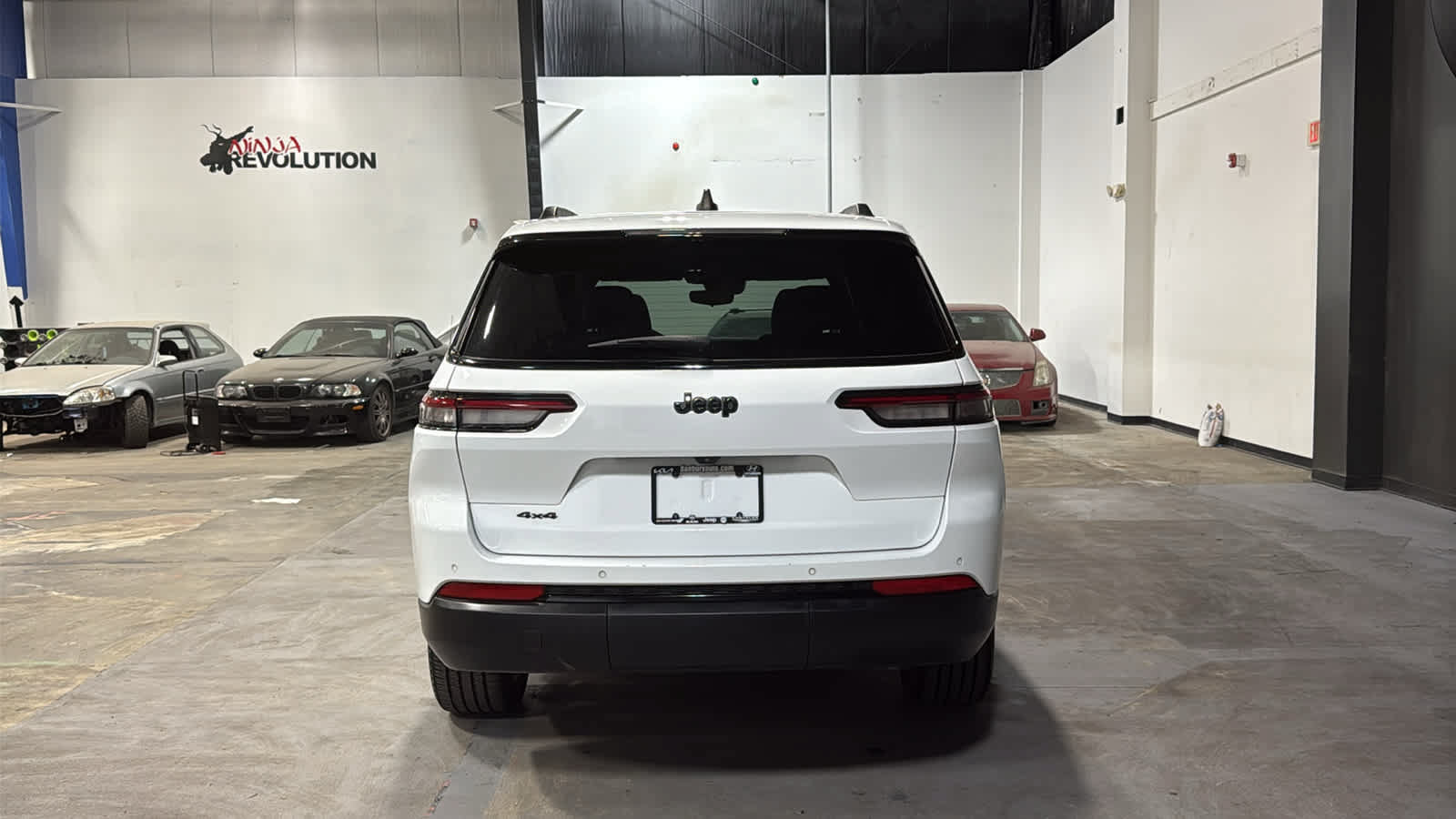 Used 2023 Jeep Grand Cherokee L Laredo AWD/4WD image 5