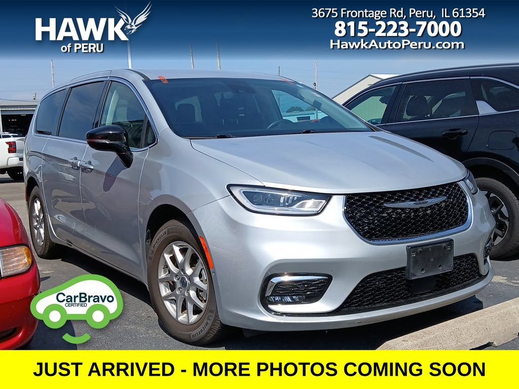 Used 2024 Chrysler Pacifica Touring-L