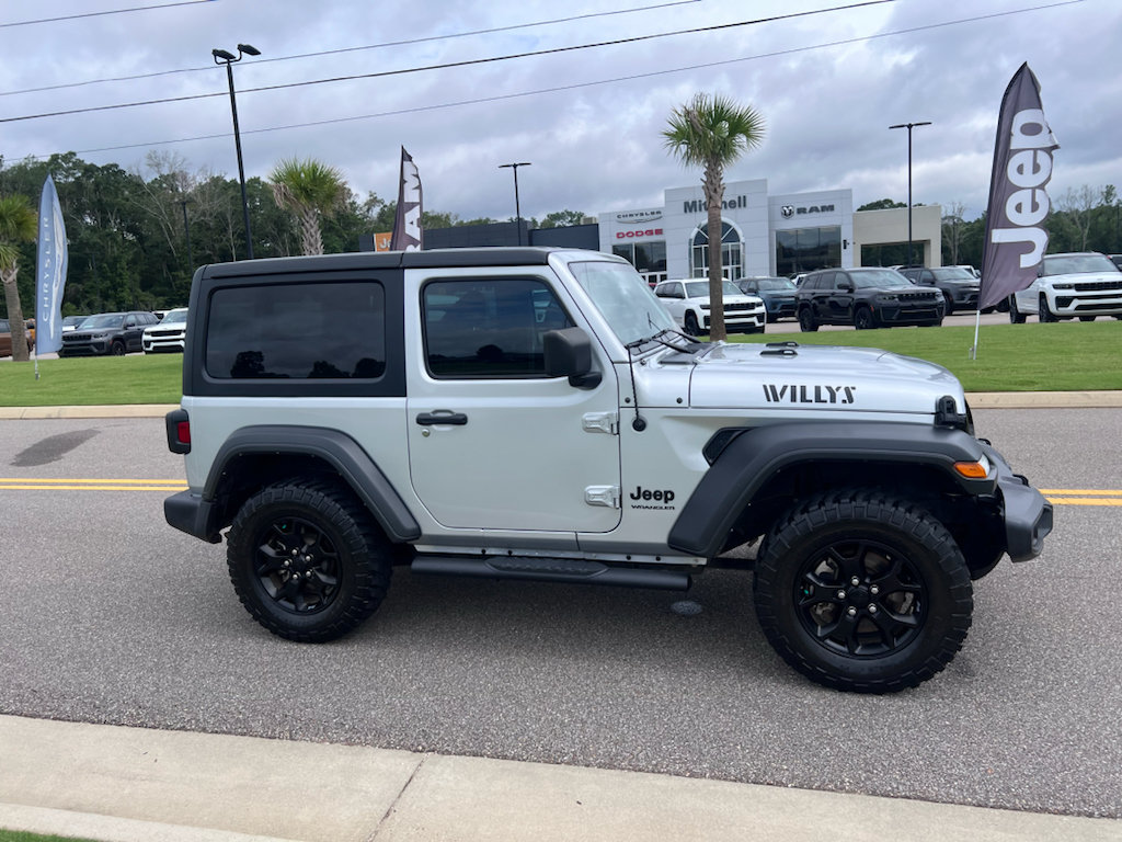 Used 2022 Jeep Wrangler Sport AWD/4WD image 2