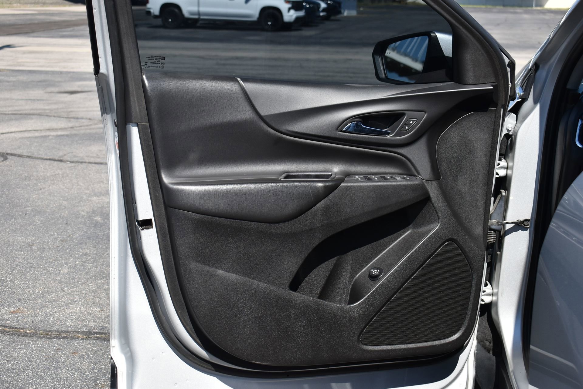 Used 2018 Chevrolet Equinox LT FWD image 12