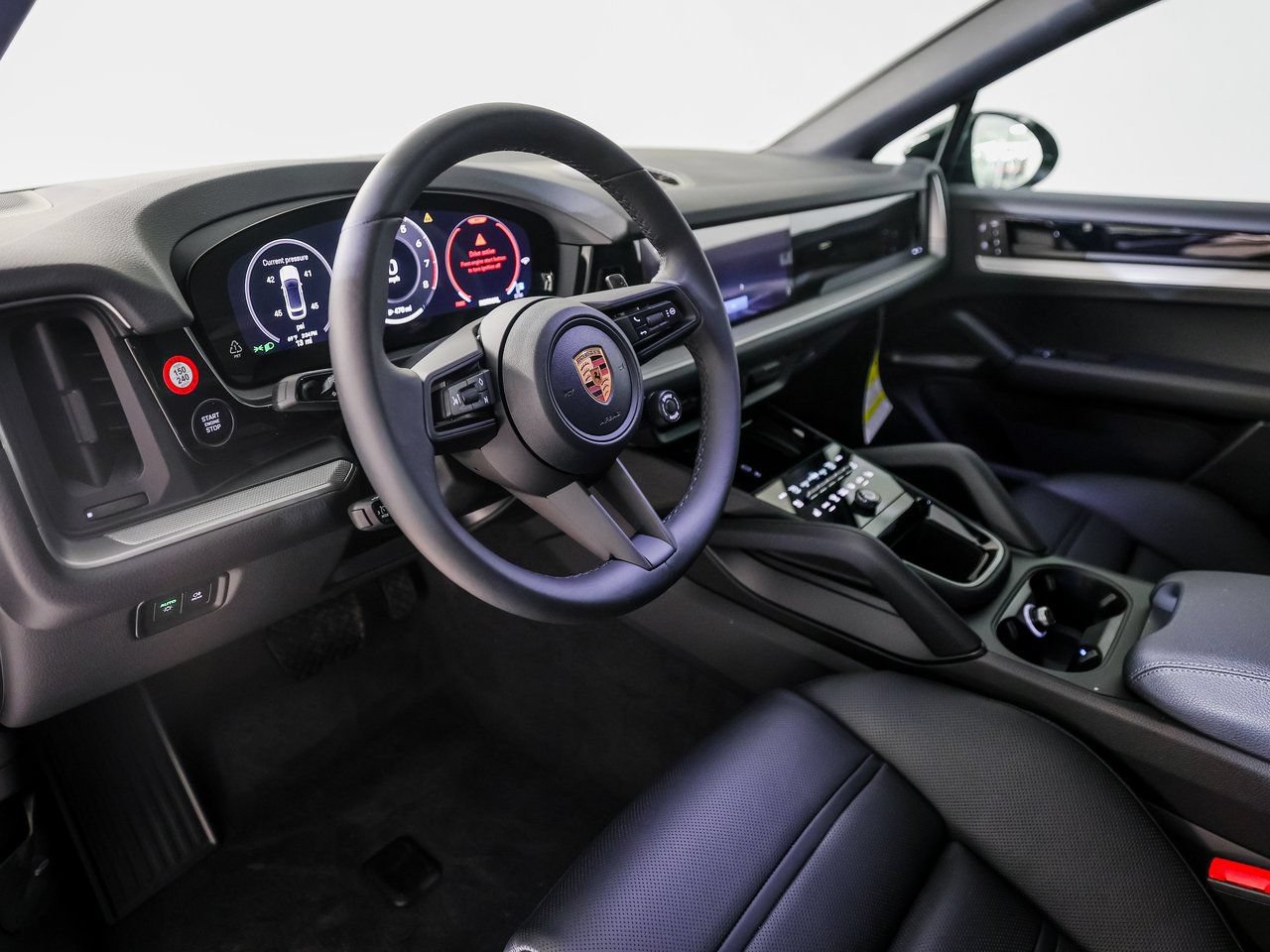 Certified 2026 Porsche Cayenne Coupe AWD/4WD image 4